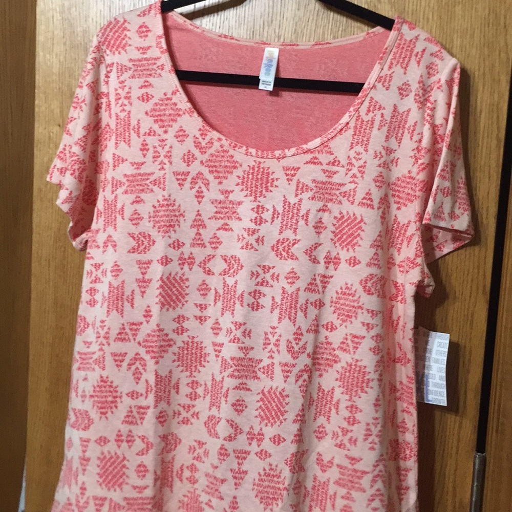 LuLaRoe XL Classic Tee